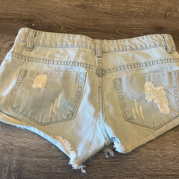NWOT! Sadie & Sage Cheeky Denim Shorts Size Small. - Picture 6 of 9